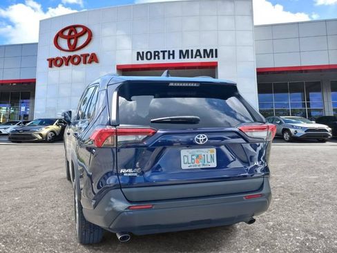 Used 2022 Toyota RAV4 XLE Premium FWD image 3