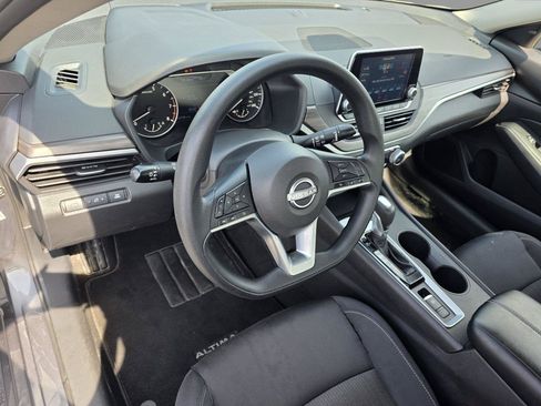 Used 2025 Nissan Altima 2.5 SV AWD/4WD image 11
