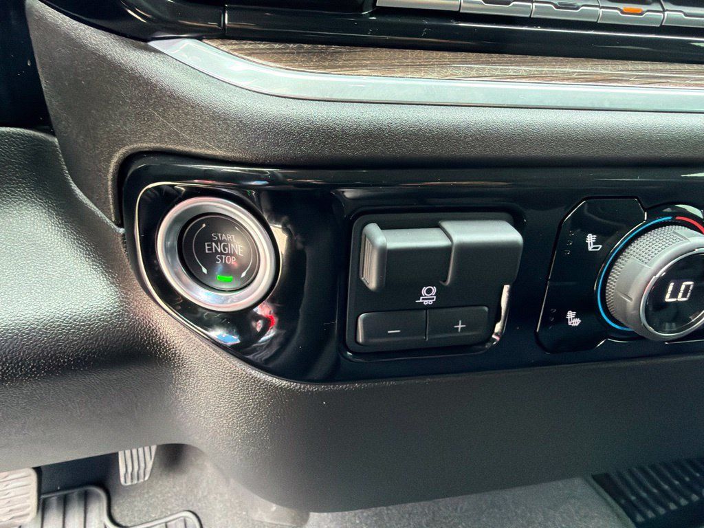 Used 2025 Chevrolet Silverado 1500 LT AWD/4WD image 30