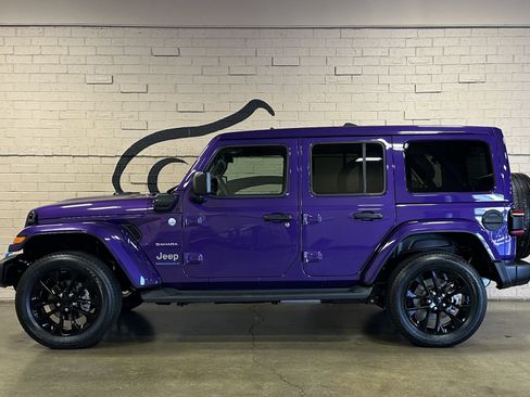 Used 2023 Jeep Wrangler Unlimited Sahara w/ Cold Weather Group AWD/4WD image 14