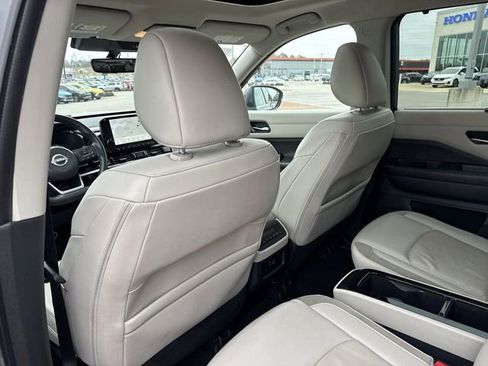 Used 2024 Nissan Pathfinder SL w/ SL Premium Package image 25