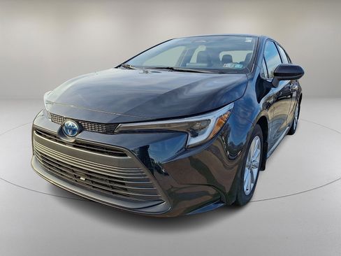 Used 2024 Toyota Corolla LE image 4