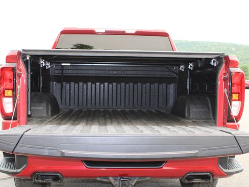 Used 2021 GMC Sierra 1500 Elevation w/ LPO, Elevation Black Package AWD/4WD image 8