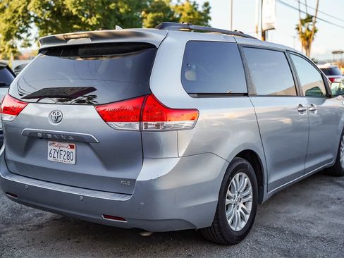 Used 2013 Toyota Sienna XLE image 8