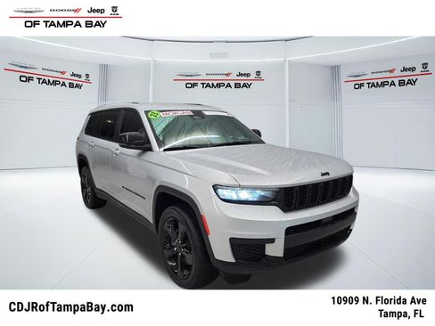 Used 2023 Jeep Grand Cherokee L Laredo AWD/4WD image 1