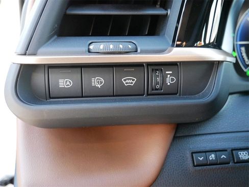 Used 2025 Toyota Crown Signia XLE image 16