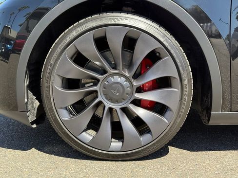 Used 2023 Tesla Model Y Performance AWD/4WD image 14