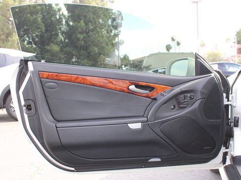 Used 2009 Mercedes-Benz SL 63 AMG image 15