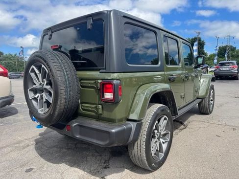 Used 2024 Jeep Wrangler Unlimited w/ Convenience Group AWD/4WD image 2