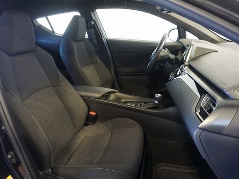 Used 2018 Toyota C-HR XLE image 19