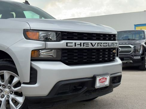 Used 2022 Chevrolet Silverado 1500 Custom w/ Safety Confidence Package RWD image 3