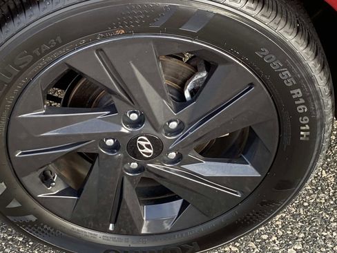 Used 2023 Hyundai Elantra SEL w/ Cargo Package image 21