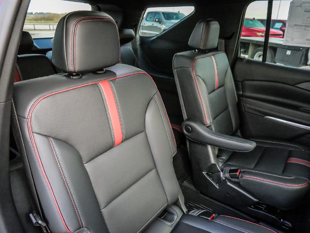 New 2027 Chevrolet Traverse RS w/ LPO, Floor Liner Package FWD image 24