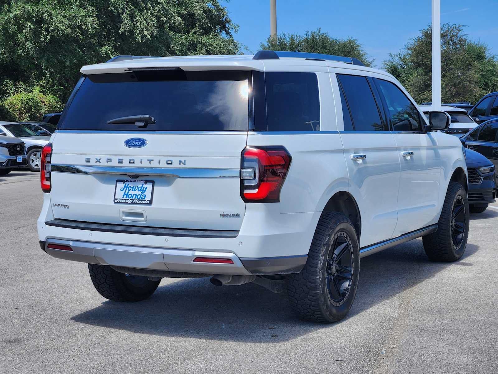 Used 2022 Ford Expedition Limited RWD image 6