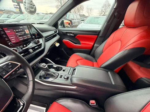 Used 2022 Toyota Highlander XSE image 12