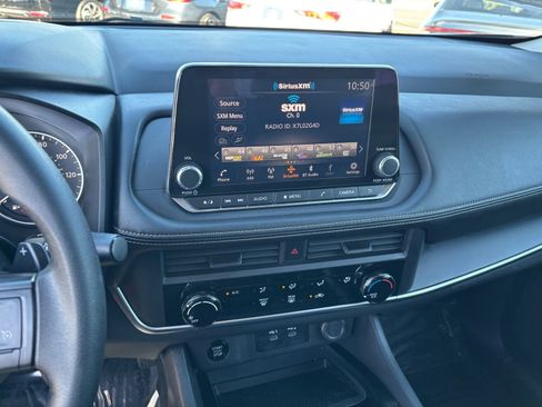 Used 2025 Nissan Rogue S image 23