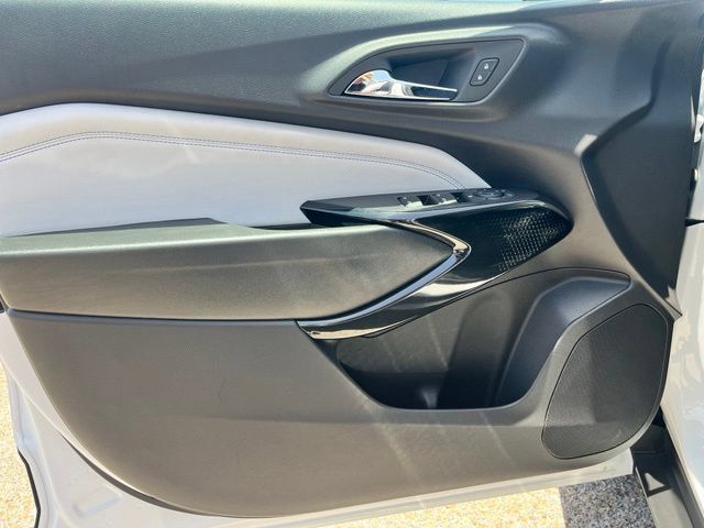 Used 2025 Chevrolet Trax LT FWD image 25