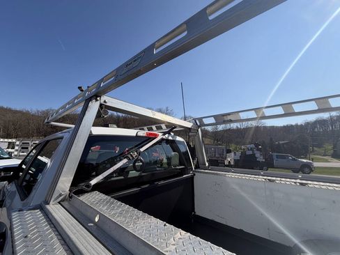 Used 2022 Ford F350 XL w/ Power Equipment Group image 10