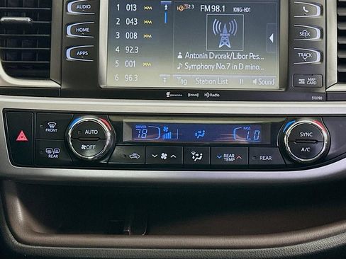 Used 2018 Toyota Highlander XLE image 16