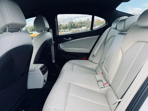 Used 2023 Genesis G70 2.0T image 28