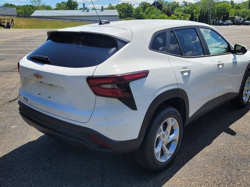 New 2026 Chevrolet Trax LS w/ LS Convenience Package FWD image 11