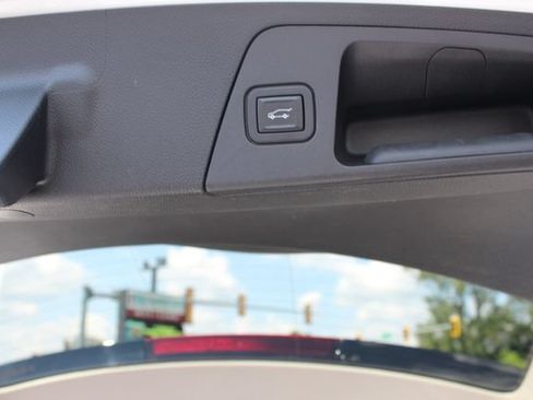 Used 2020 Buick Envision Essence AWD/4WD image 21