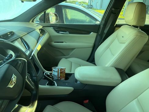 Used 2019 Cadillac XT5 FWD image 11