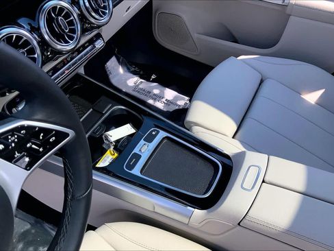 Used 2024 Mercedes-Benz GLB 250 4MATIC image 17