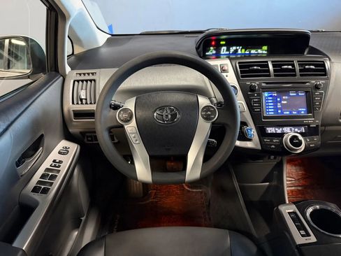 Used 2012 Toyota Prius V Five image 9