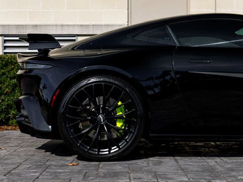 Used 2023 Aston Martin V8 Vantage Coupe image 23