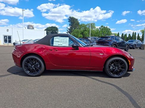 New 2026 MAZDA MX-5 Miata Club w/ Weather Package RWD image 8