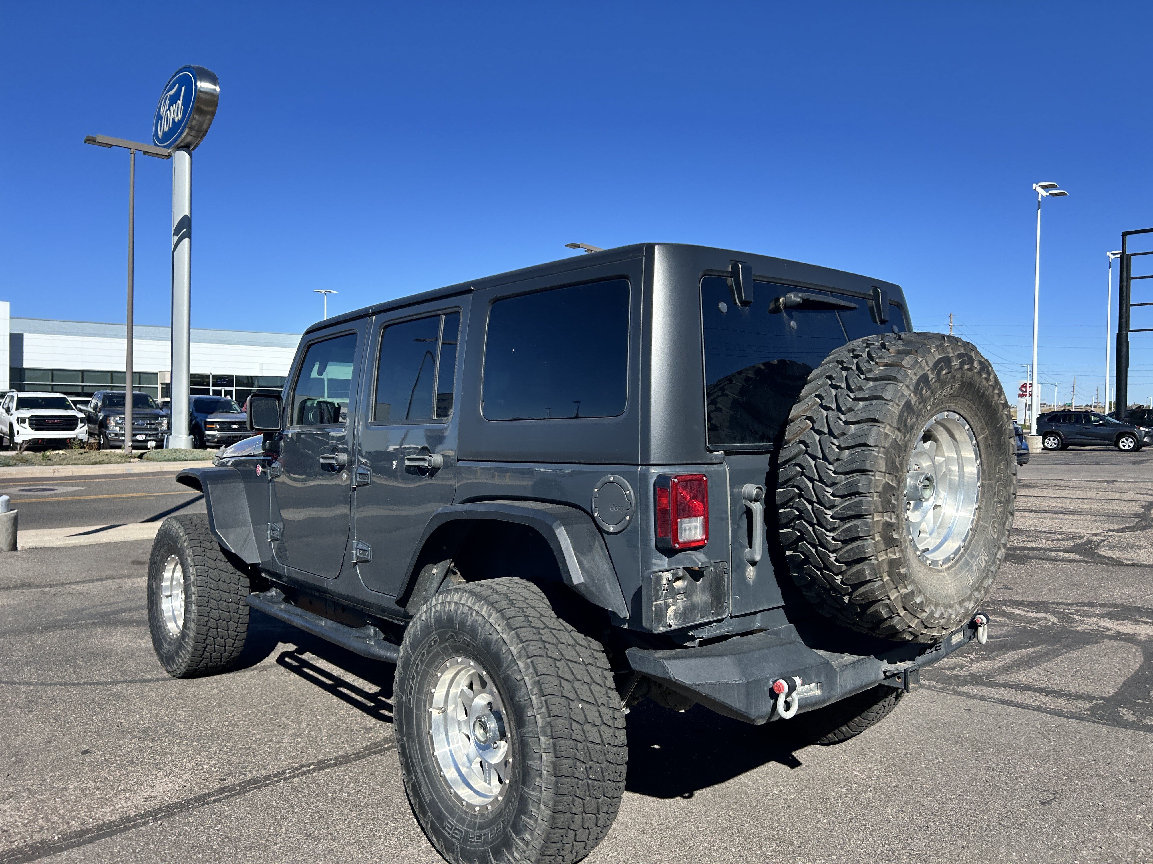Used 2017 Jeep Wrangler Unlimited Rubicon AWD/4WD image 3