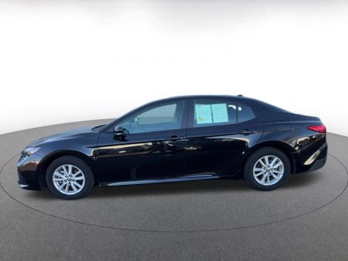 Used 2025 Toyota Camry LE image 9