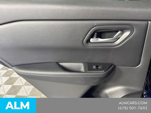 Used 2025 Nissan Rogue SV FWD image 24