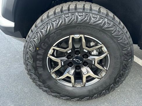 New 2026 Chevrolet Colorado ZR2 w/ Technology Package AWD/4WD image 32