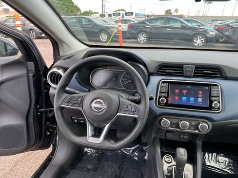 Used 2025 Nissan Versa SV image 33