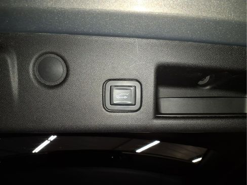 Used 2018 Chevrolet Equinox LT image 6