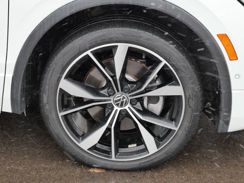 Certified 2022 Volkswagen Tiguan SEL R-Line AWD/4WD image 15