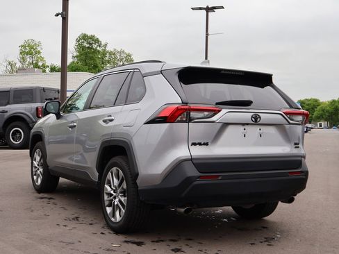 Used 2022 Toyota RAV4 XLE Premium AWD/4WD image 5