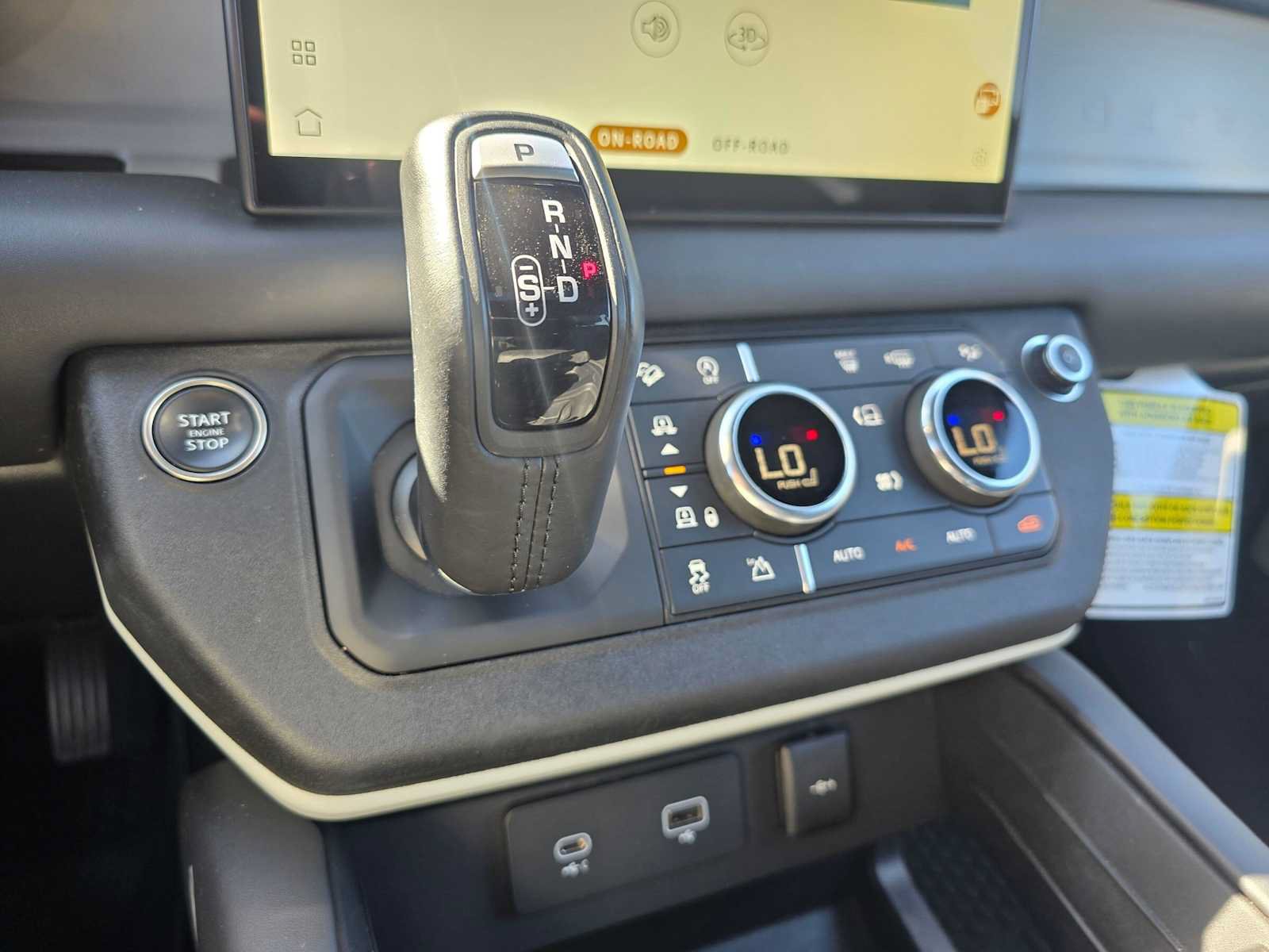 Certified 2023 Land Rover Defender 130 SE AWD/4WD image 29