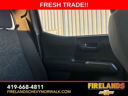 Used 2018 Toyota Tacoma TRD Sport image 33