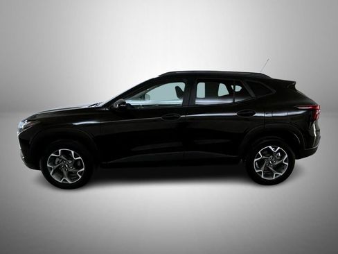 Used 2025 Chevrolet Trax LT FWD image 8