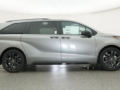 New 2026 Toyota Sienna XSE FWD image 19