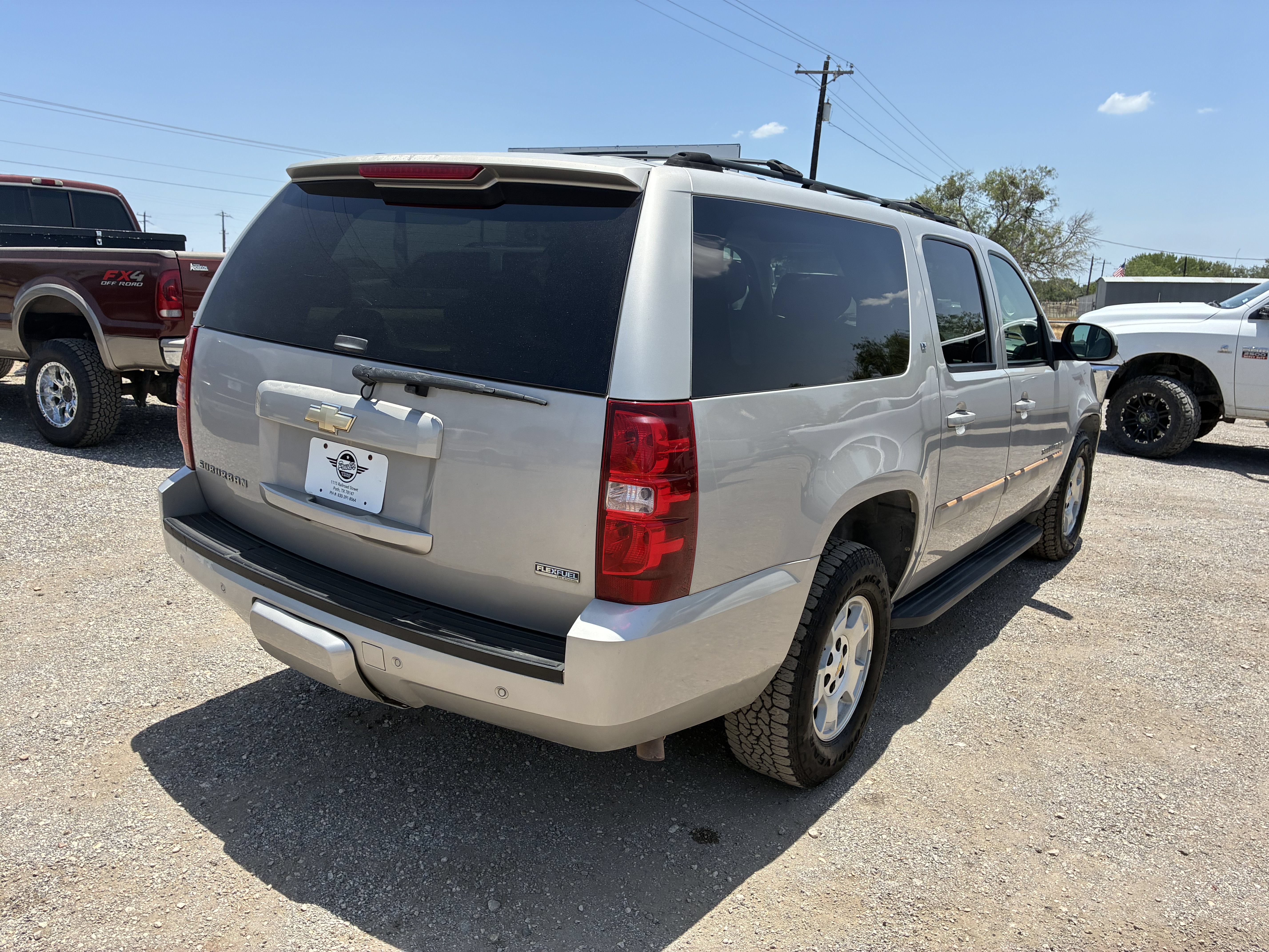 Used 2007 Chevrolet Suburban LT w/ LT Preferred Equipment Group AWD/4WD image 4