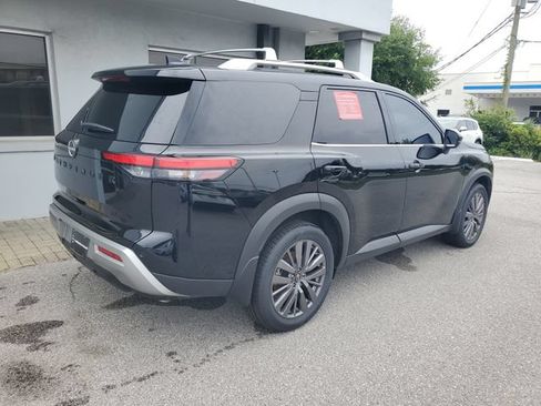 Certified 2024 Nissan Pathfinder SL w/ SL Premium Package FWD image 8