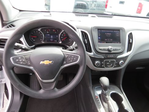 Used 2022 Chevrolet Equinox LT FWD image 19