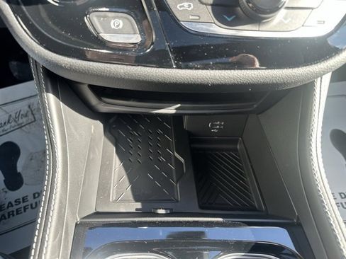 New 2026 Chrysler Pacifica Limited image 32