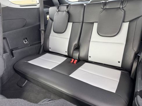 Used 2024 Ford Explorer XLT w/ Equipment Group 202A image 29