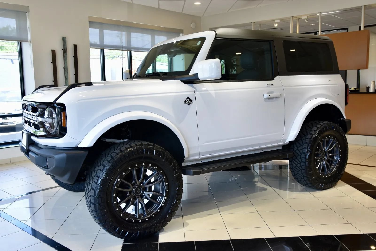 Used 2023 Ford Bronco Outer Banks AWD/4WD image 3