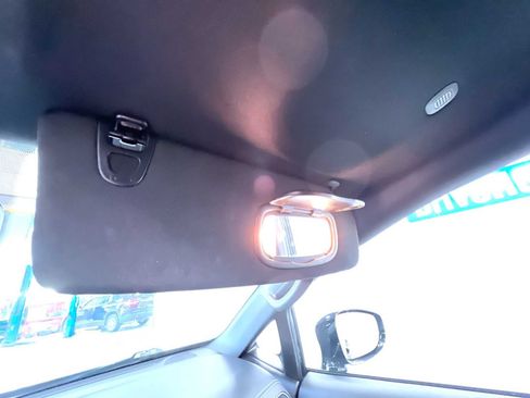 Used 2025 Chrysler Pacifica Limited FWD image 37
